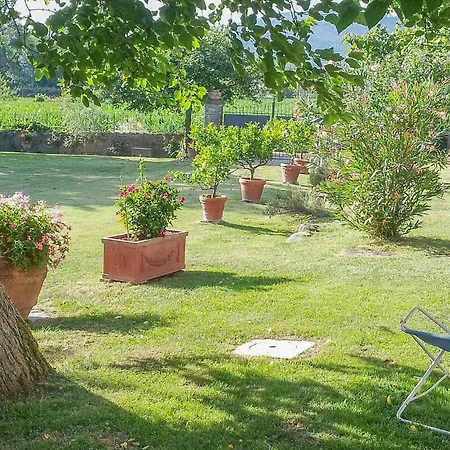 Cozy In With Outdoor Swimming Pool Hébergement de vacances *