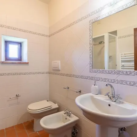 Hébergement de vacances Cozy In With Outdoor Swimming Pool *